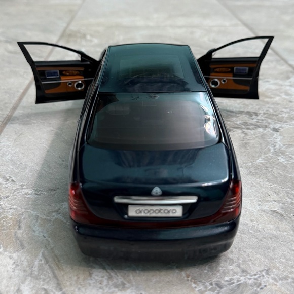 Mercedes Maybach Blue and Black Diecast Car - Picture 6 of 6